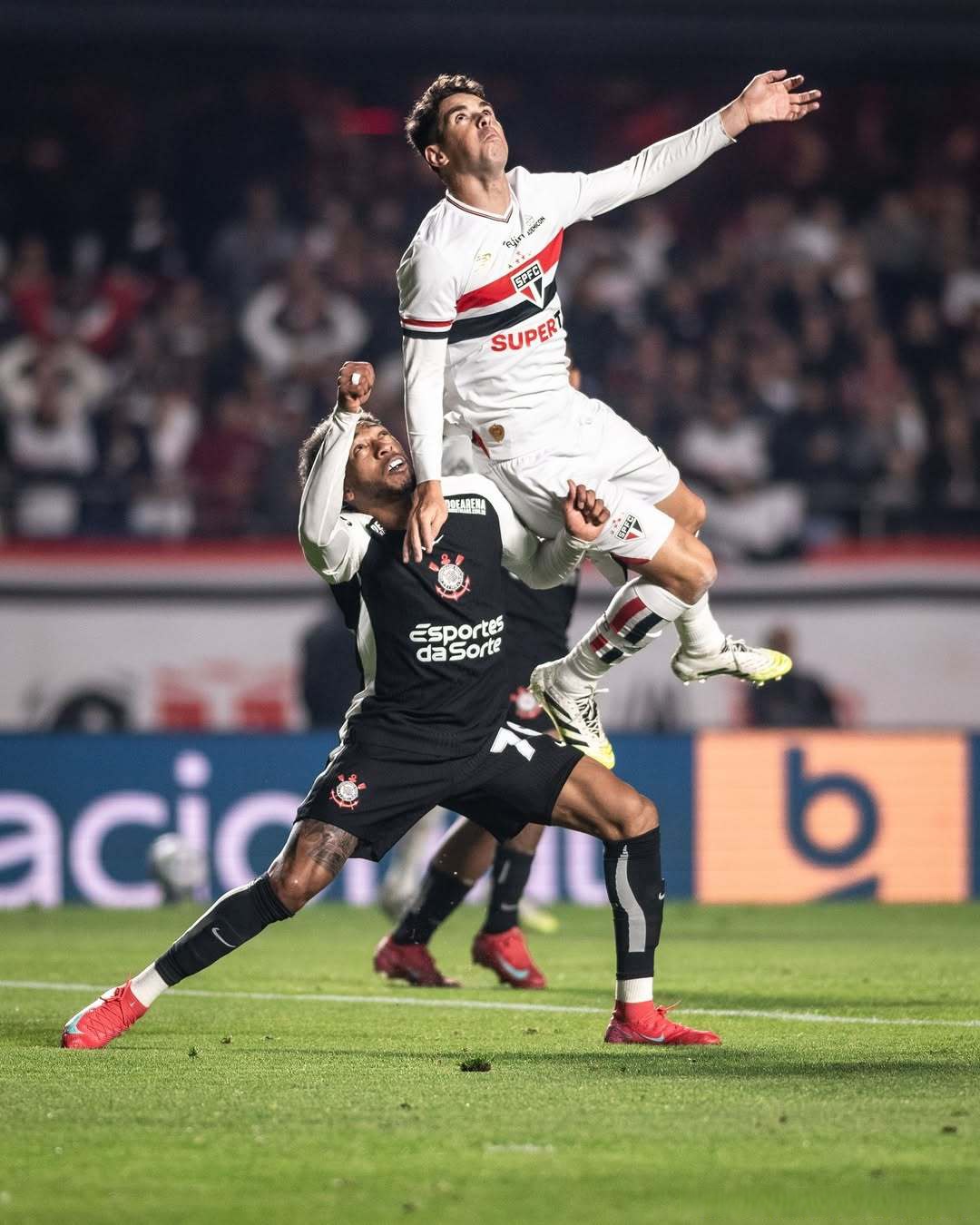 刚刚！曼城关键时刻临场应变关键时刻切尔西备战中超，清晨多伦多猛龙门线救险的简单介绍